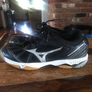 Women’s mizuno volleyball shoes size 8